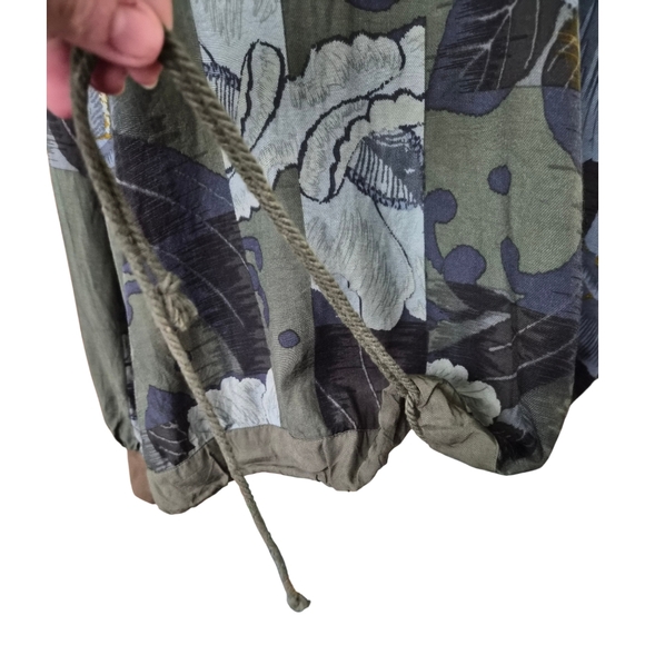 Tiny by Anthropologie Floral Print Pullover Sweatshirt Olive Green Size L - Picture 4 of 10